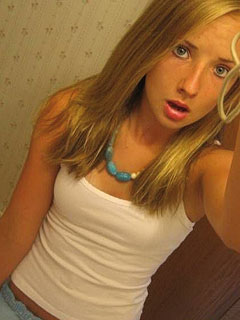 Tennie Girl Sissy geht ab wie eine Rakete